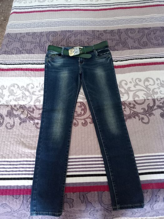 Продам женские джинсы