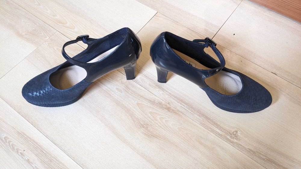 Pantofi Clarcks mărimea 39
