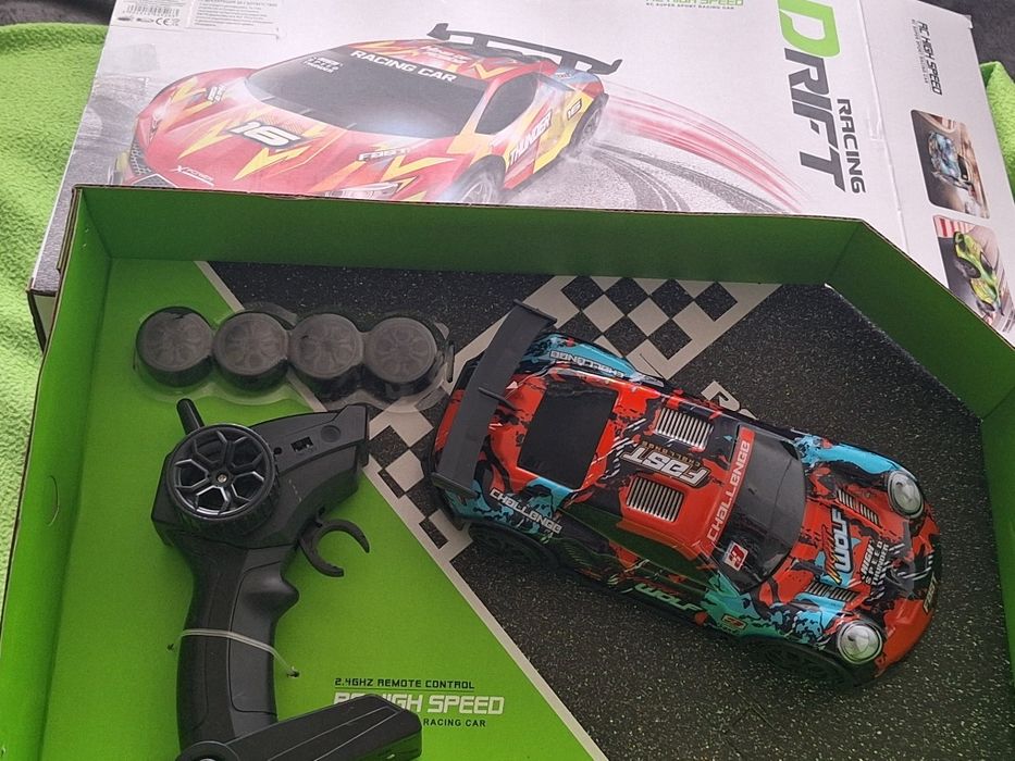 Радиоуправляема кола за дрифт с4 бр резервни гуми