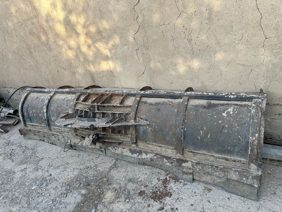 Лопата на снегоуборочную машину