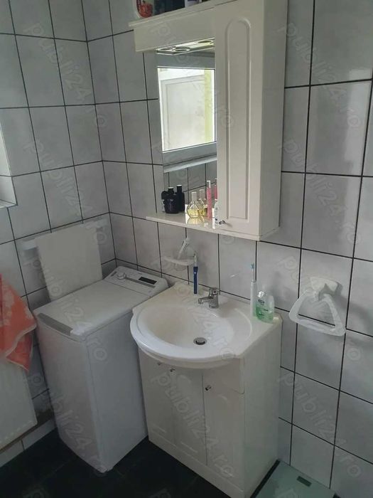 Vând set  masca baie + lavoar + dulap cu oglinda și spoturi