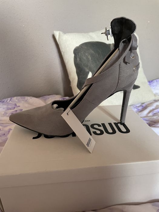 Pantofi gri cu toc