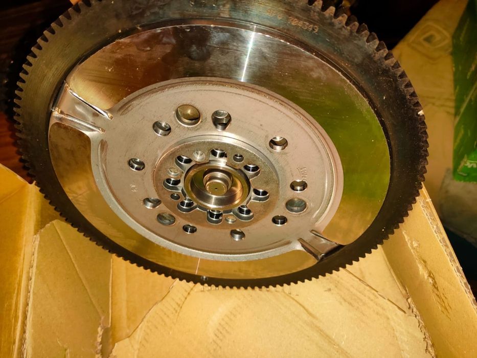 Vând ambreiaj cu volanta masa dubla BMW E90 E91 E60 E61 E84 2.0 837093