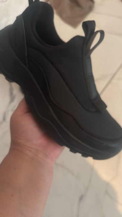 Кроссовки женские