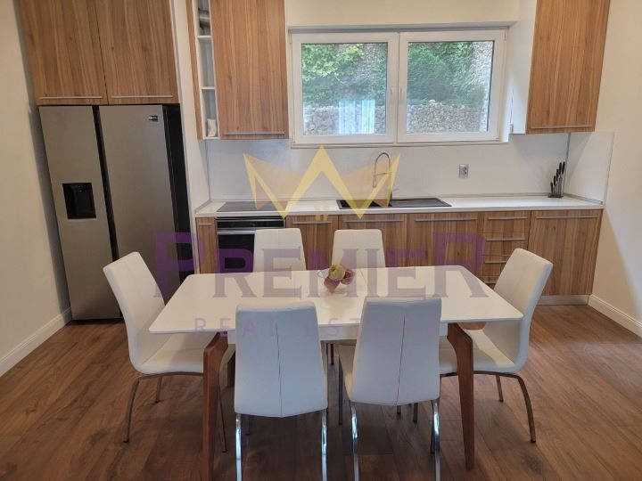 Дава се под наем Тристаен апартамент в Варна, Аспарухово - 105 кв.м за 849 € - Снимка #2