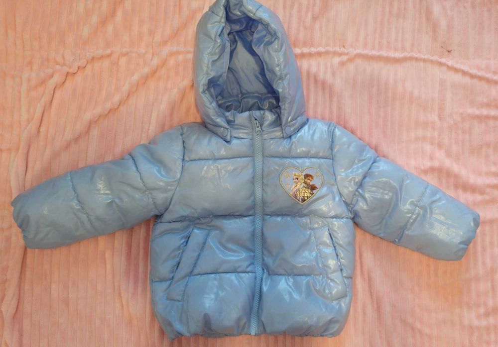 Vând o jachetă superbă de la H&M pentru fetiță, 2-4 ani.