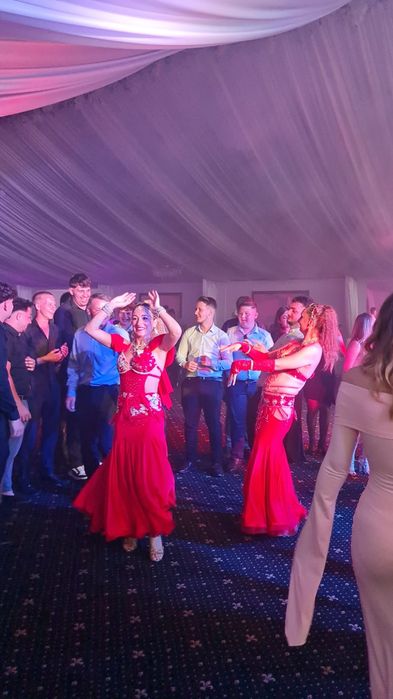 Dansatoare orientale pentru evenimente surpriza nunta majorat pensie