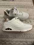 Adidasi Skechers marimea 32