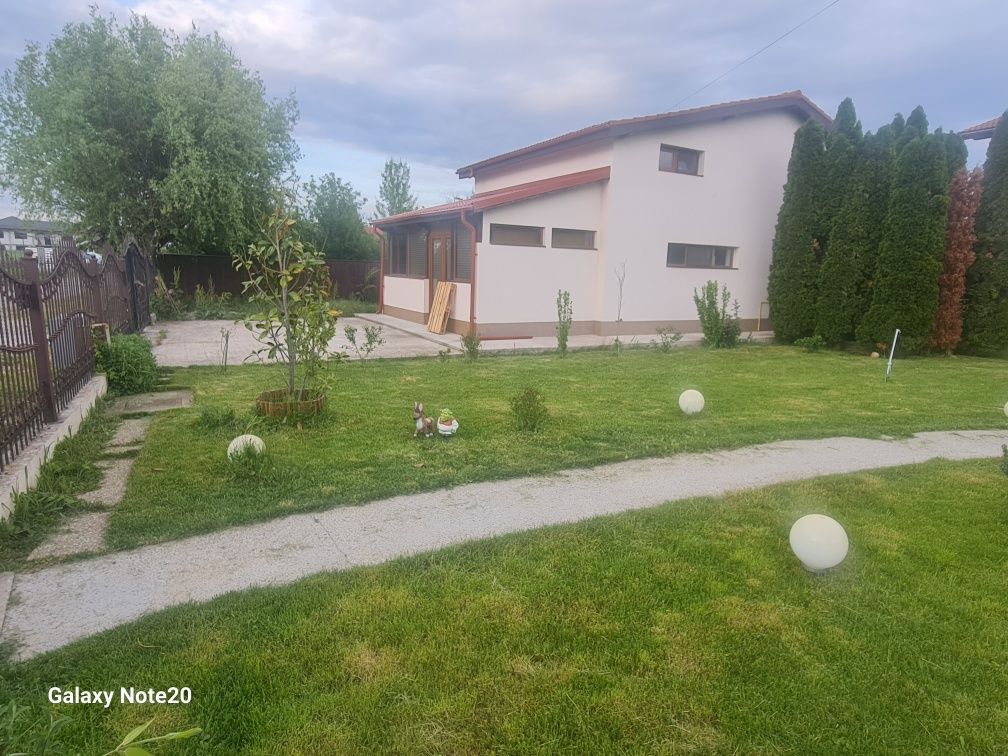 Vand 2 case pe aceeasi proprietate in Gruiu
