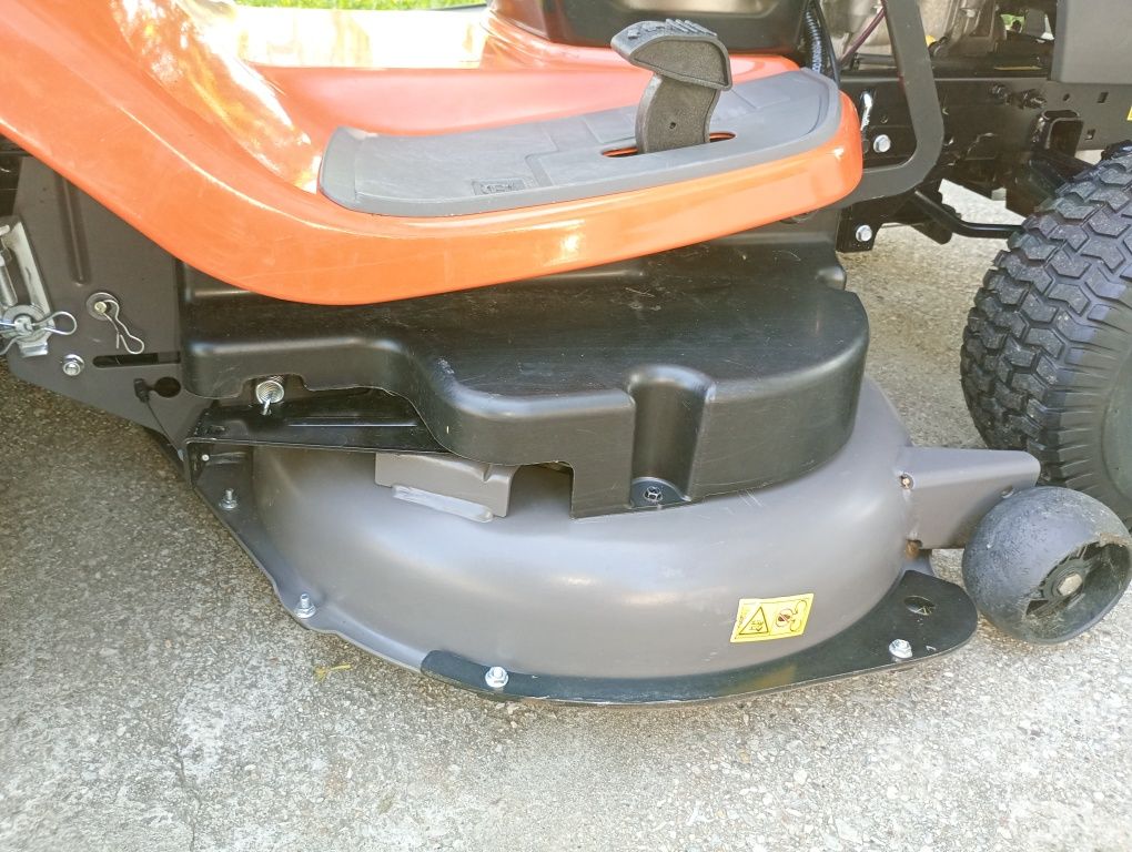 Тракторна косачка husqvarna 17кс. Като нова!