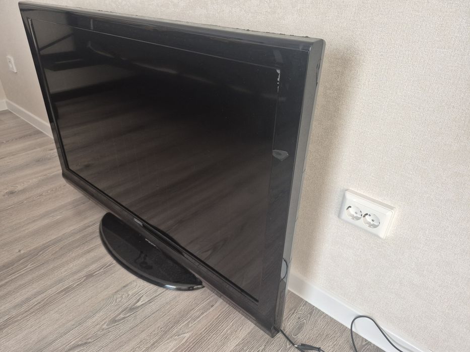 Отдам телевизор требует ремонта