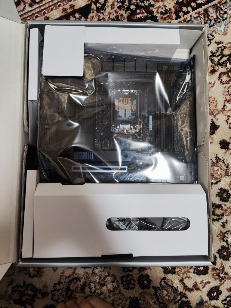 Срочно продам Asus TUF Gaming B760 PULS WiFi DDR5