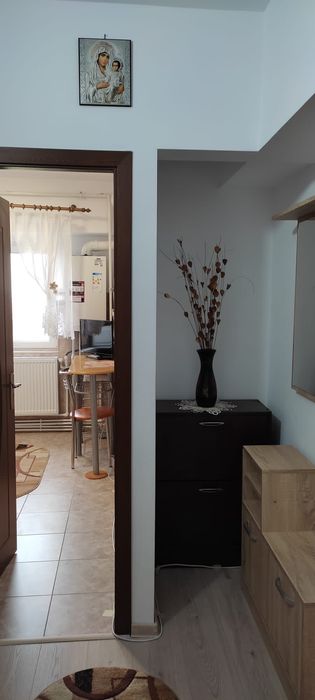 Închiriez garsoniera