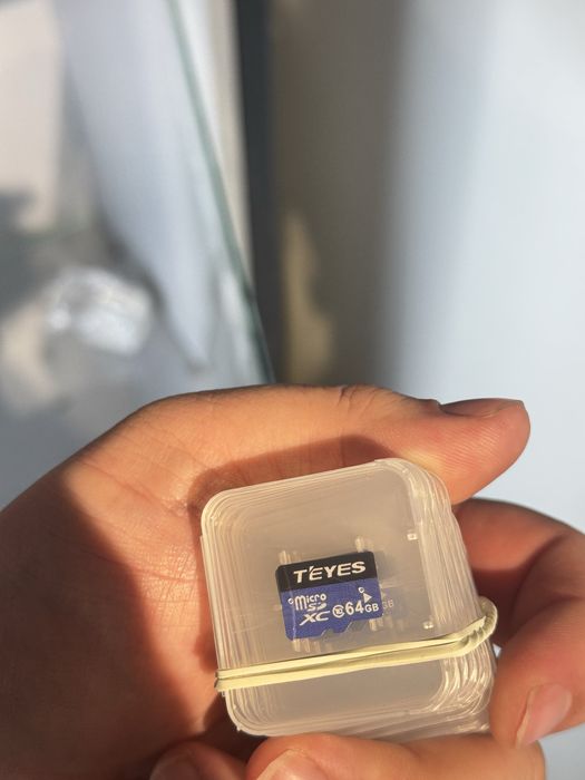 Teyes monitor  uchun registratorga fleshka 64гб