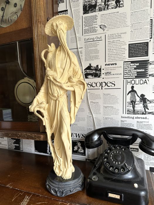 Statueta orientala rasina