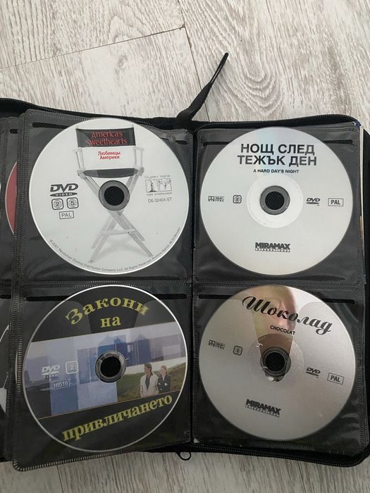 ДВД дискове в калъфи, без външни кутии