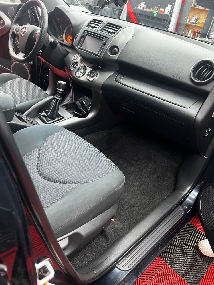 Toyota rav4 primul proprietar