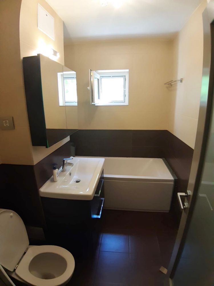 Apartament 4 camere intim de inchiriat