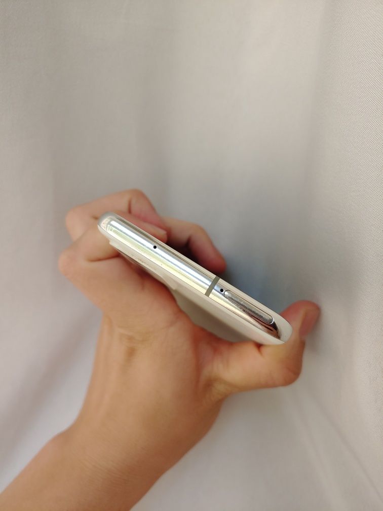 Samsung Galaxy A82 6/128 sotiladi