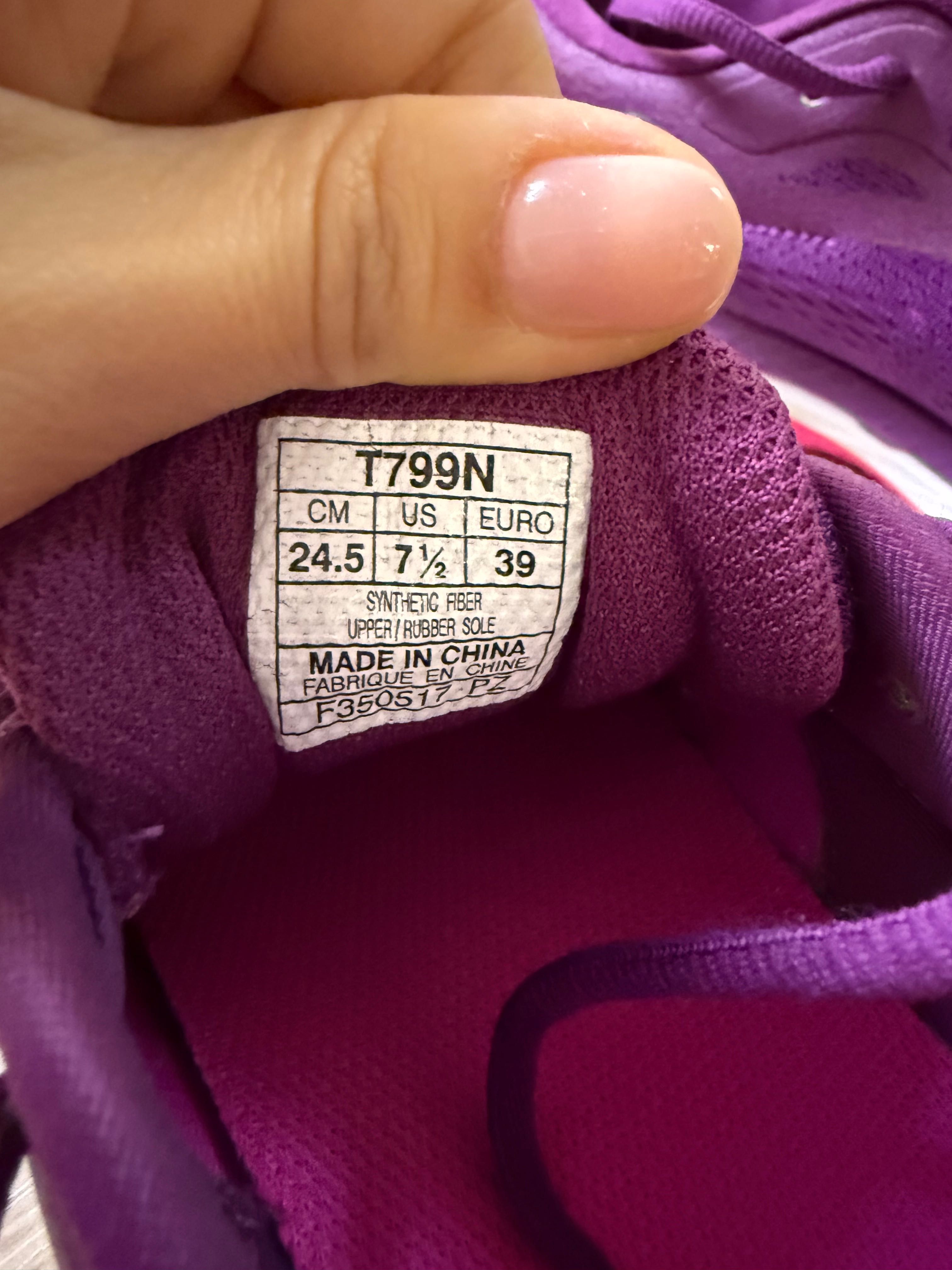 Кросовки фирмы asics