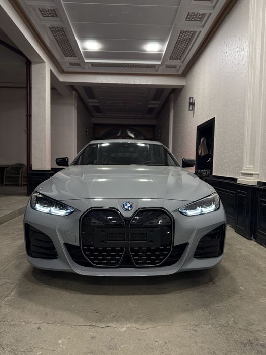 BMW i4 Nemis mashinasi
