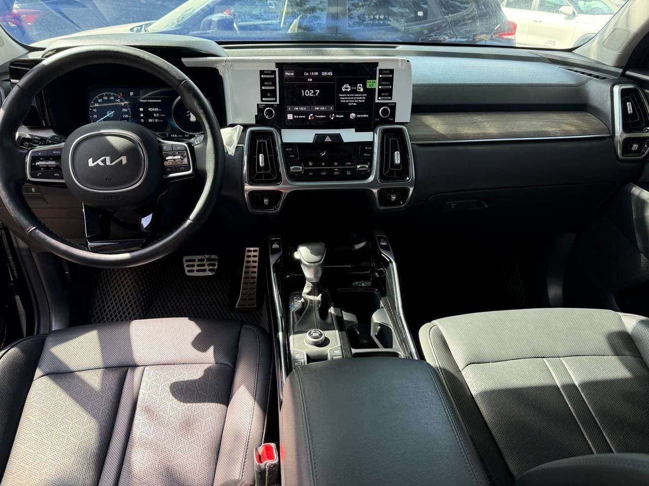 Kia Sorento 2023 yil 7 kishilik