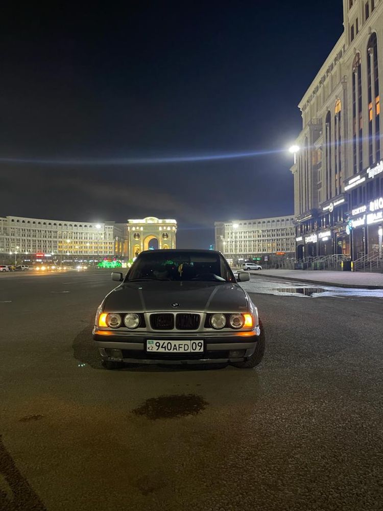 Срочно авто BMW 520