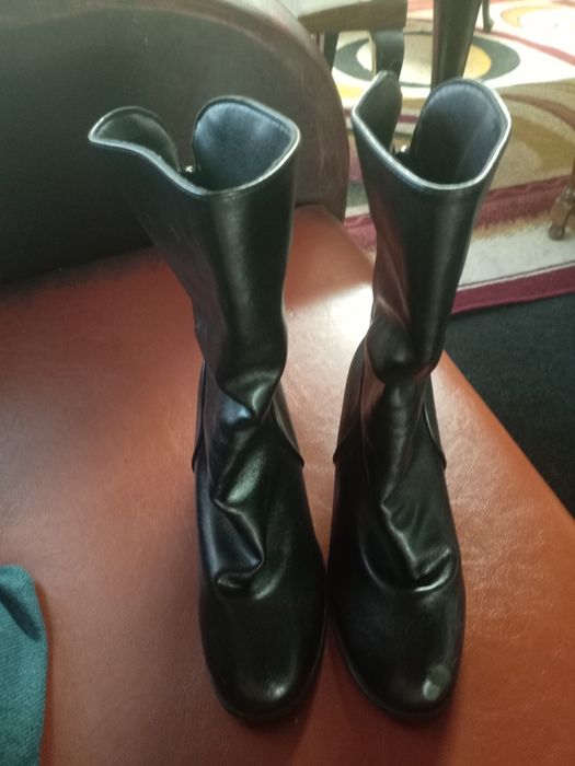 Cizme negre cu toc