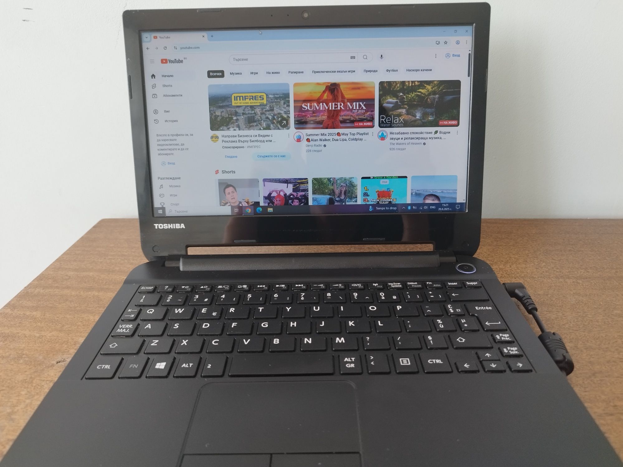 11.6" мини лаптоп Toshiba Satellite nb10 /двуядрен, 8GB рам, 120GB SSD