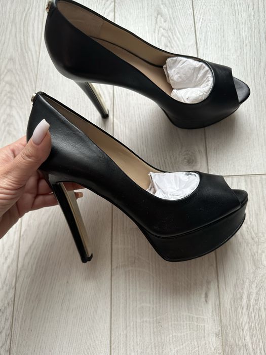 Guess / Casadei високи токчета