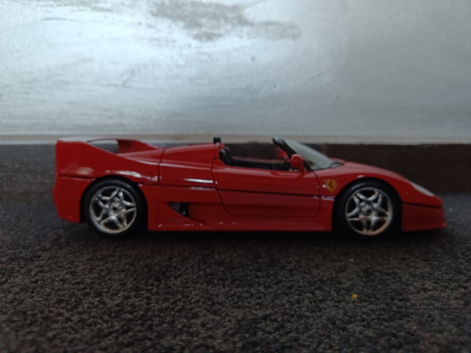 Ferrari F50 1:18 burago