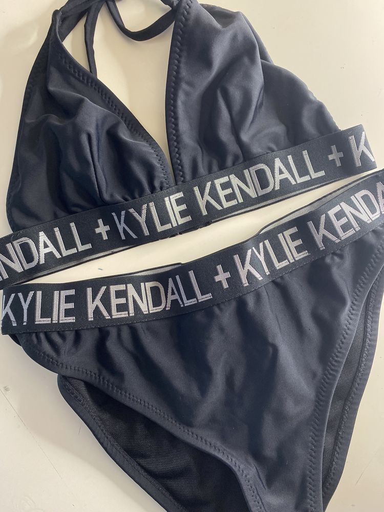 Бански на Kendall+Kylie