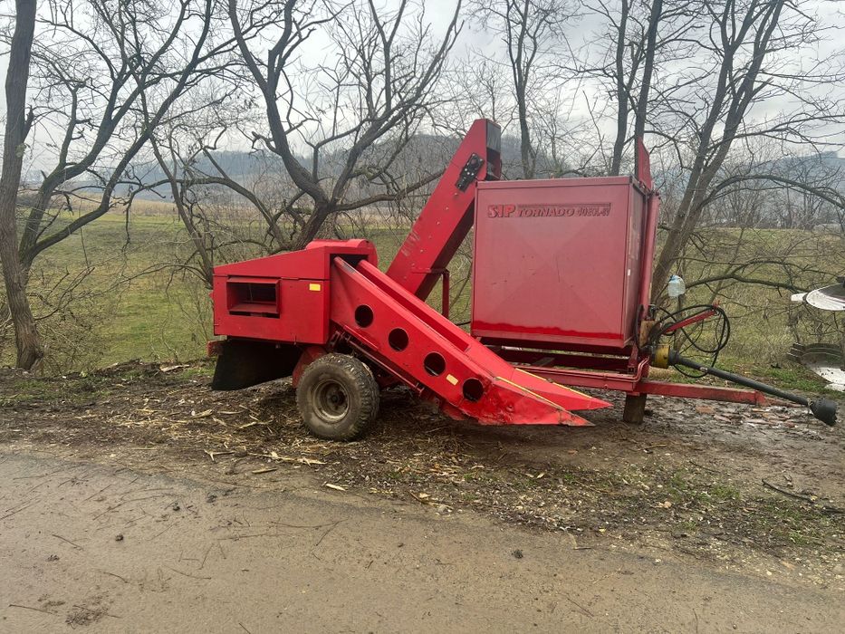 Vând culegatoare de porumb SIP TORNADO 40 EOL-8V