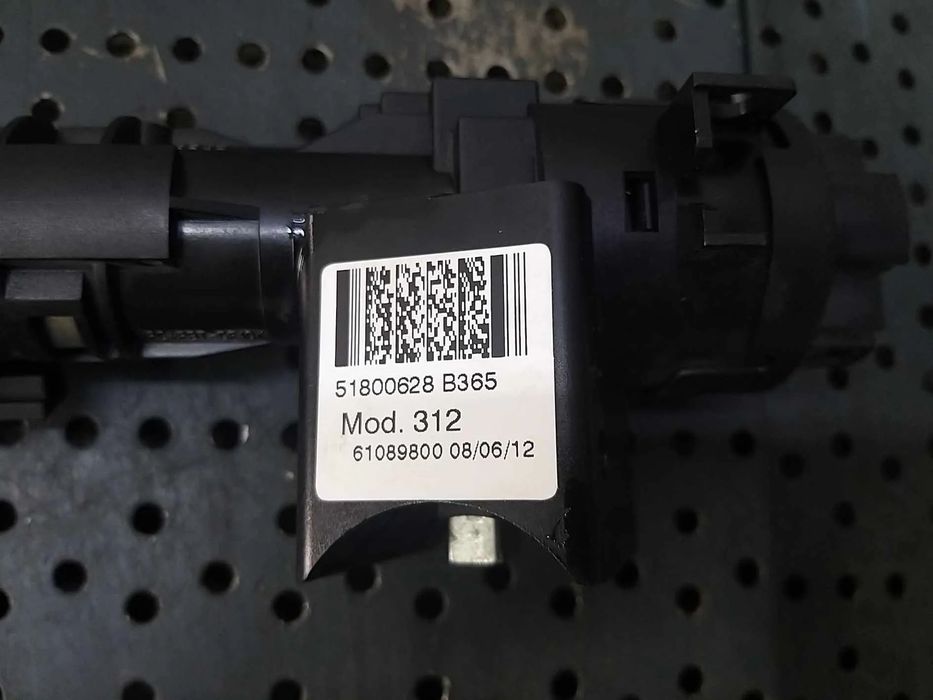 Contact auto cu cheie 1.2 b fiat 500 312 51800628b365