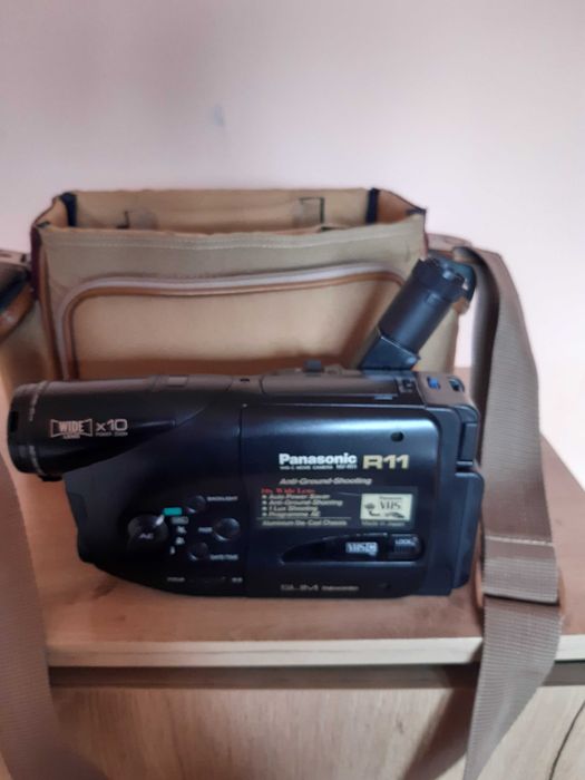 Видео камера PANASONIK R11