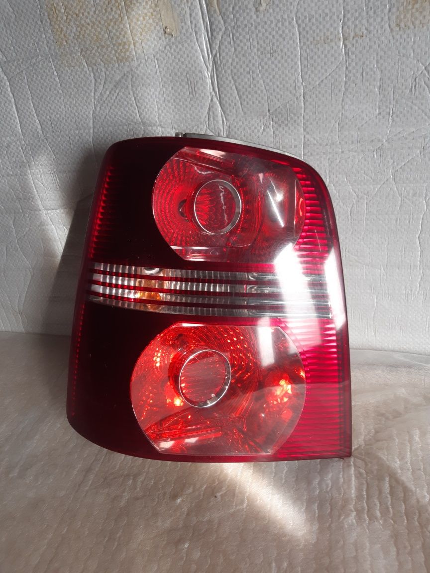 Lampa stanga spate vw Touran 2006-2010