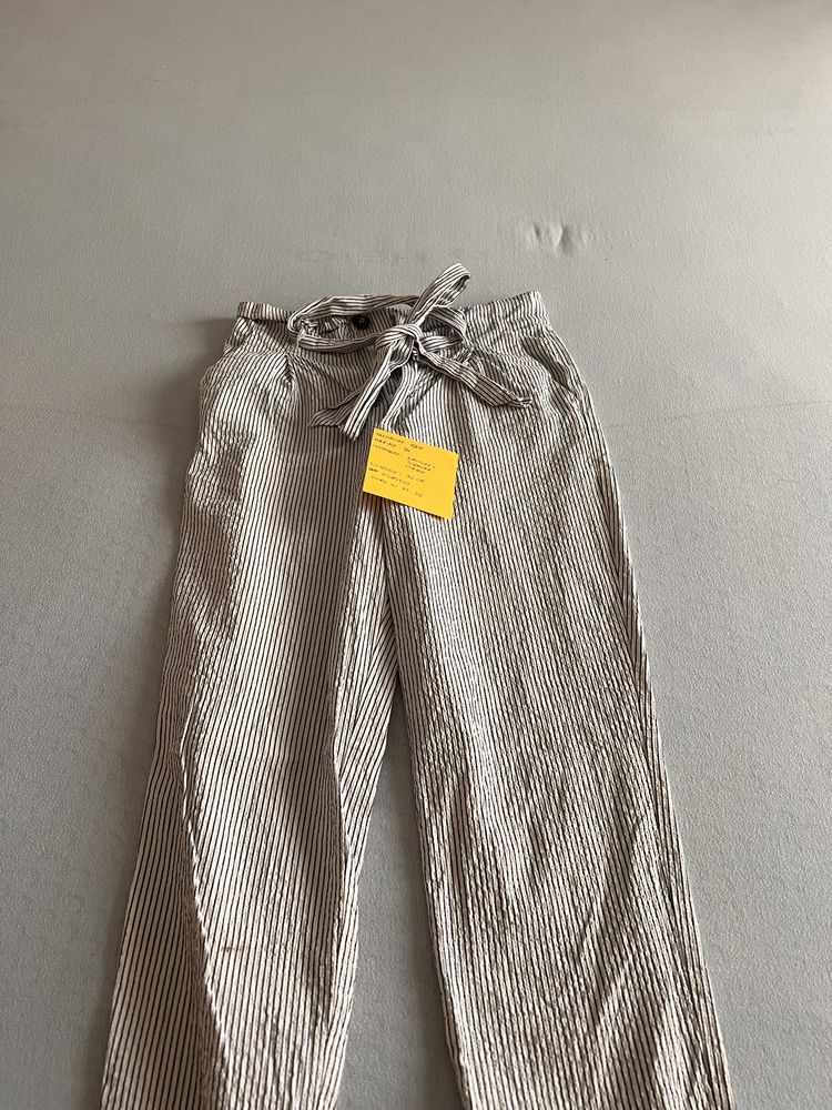 Pantaloni vara conici H&M