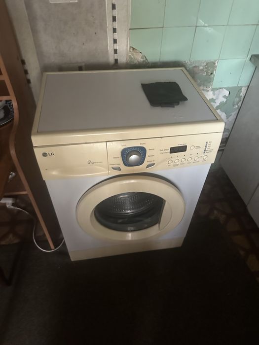 Oybek metro kvartira bollarga