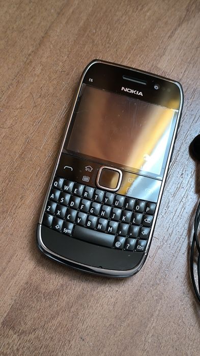 Nokia E6 (pentru colectionari)