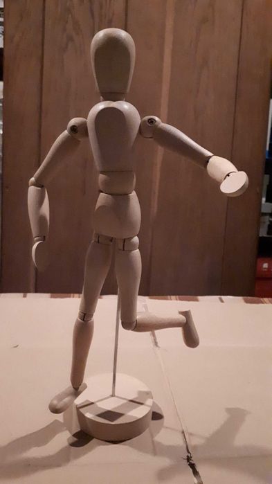 Manechin din lemn natur, configurabil. Inaltime = 33cm