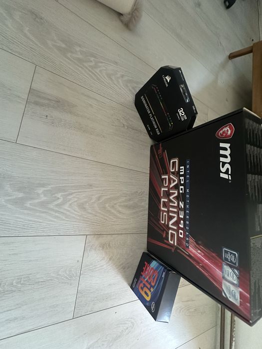 I9 9900k 3.60GHz +placa de baza msi mpg z390