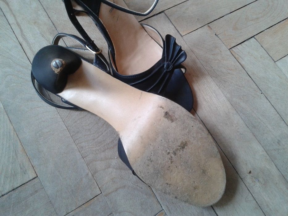Дамски обувки и сандали от естесвена кожа