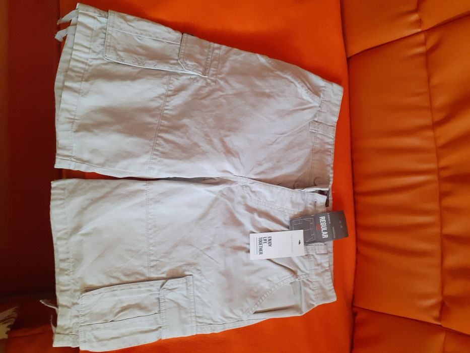 Pantaloni scurti pentru barbati