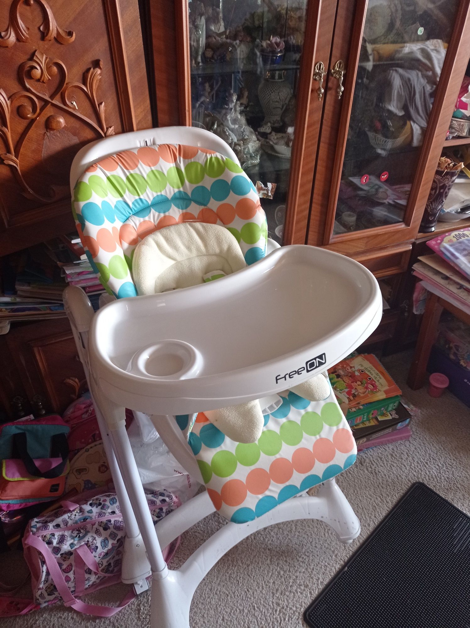 Scaun bebeluș pentru servit masa
