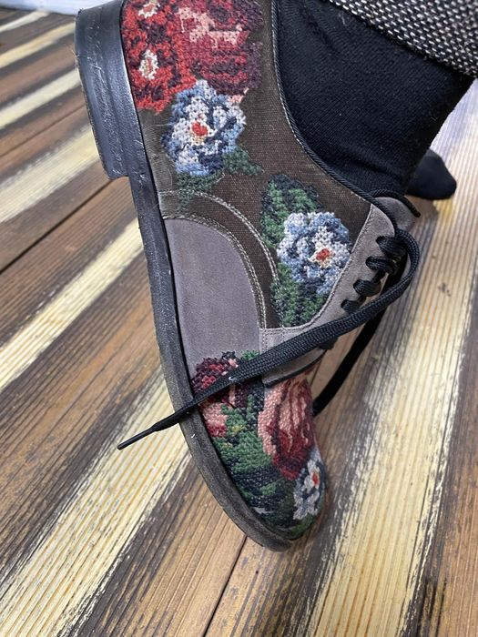 Pantofi piele brodata