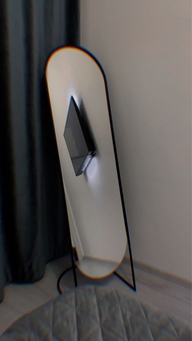 Oglinda cu suport pe podea