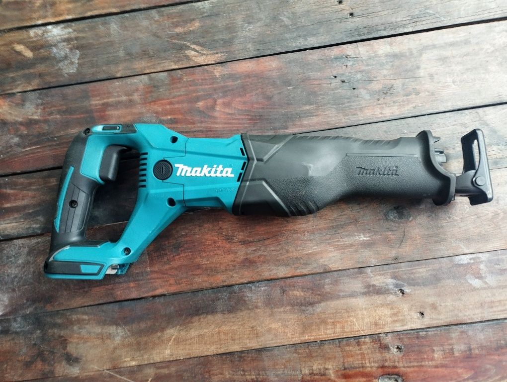 Акумулаторен саблен трион Makita DJR186