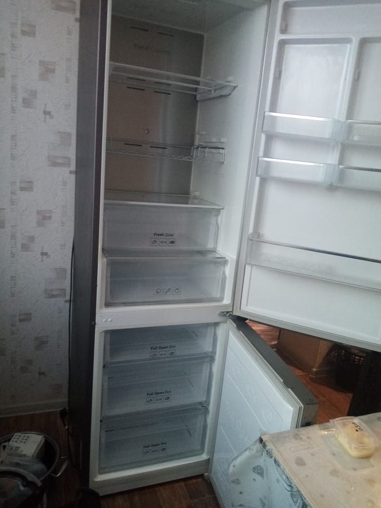 Холодильник почти новый