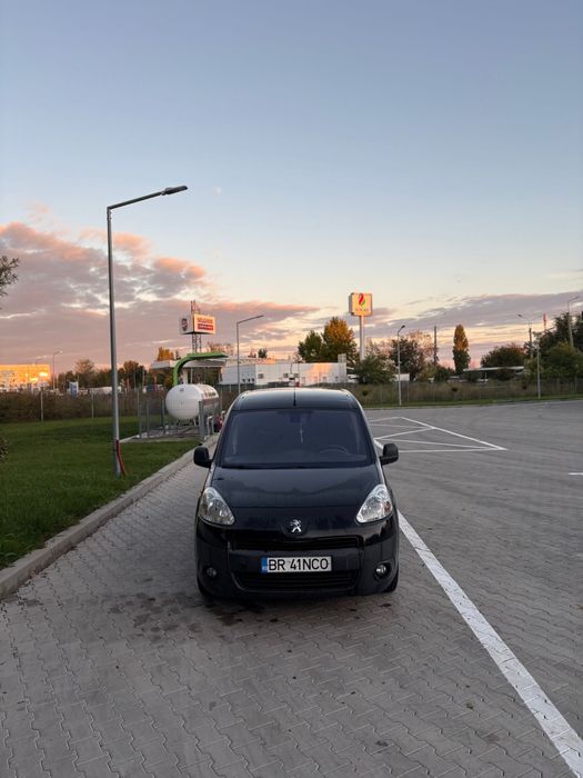 Vand Peugeot Partener an 2012 motor 1.6 diesel