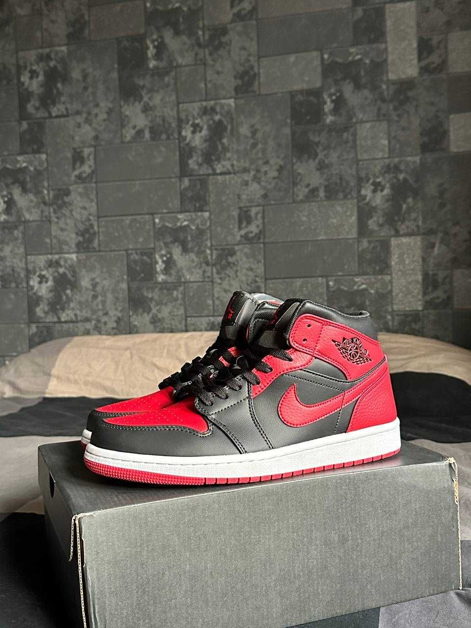 Nike Air Jordan 1 Mid Black/Red